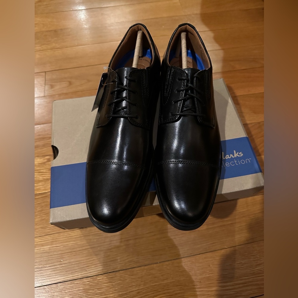 CLARKS men’s Whiddon Cap Toe Black Leather Oxford Dress Shoe